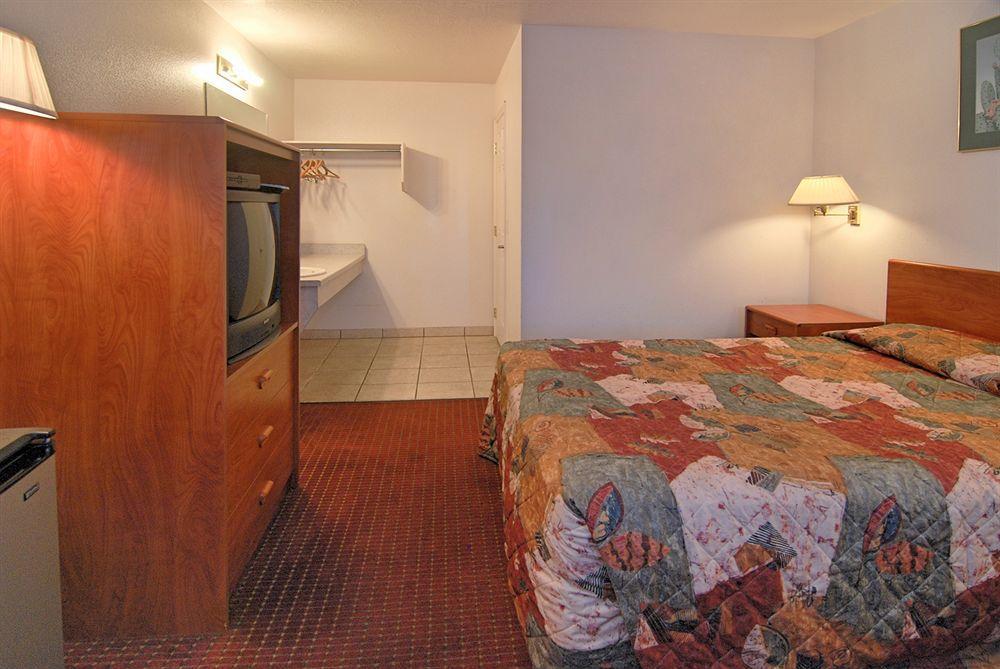 Rodeway Inn Cedar City Exterior photo