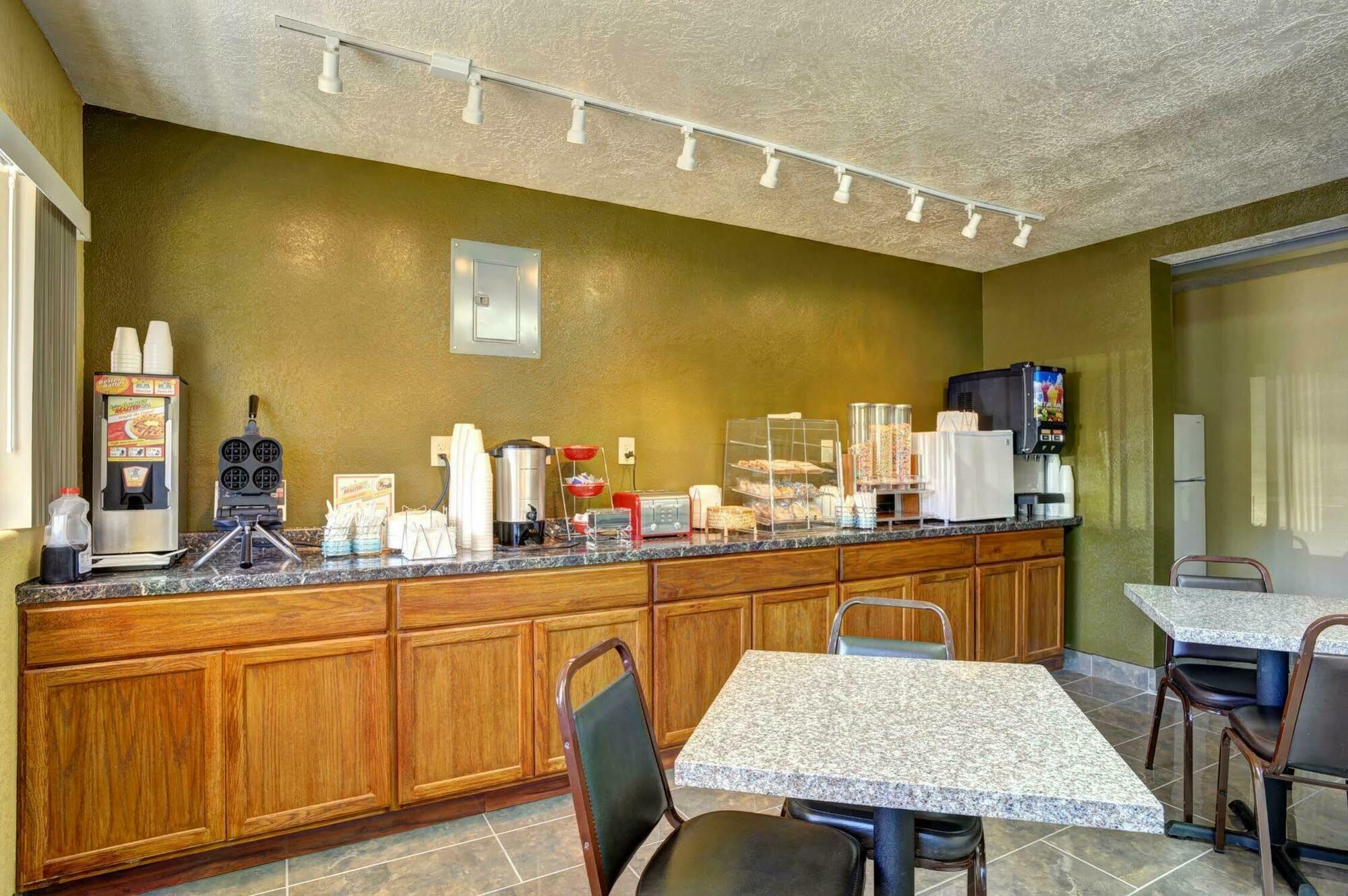 Rodeway Inn Cedar City Exterior photo