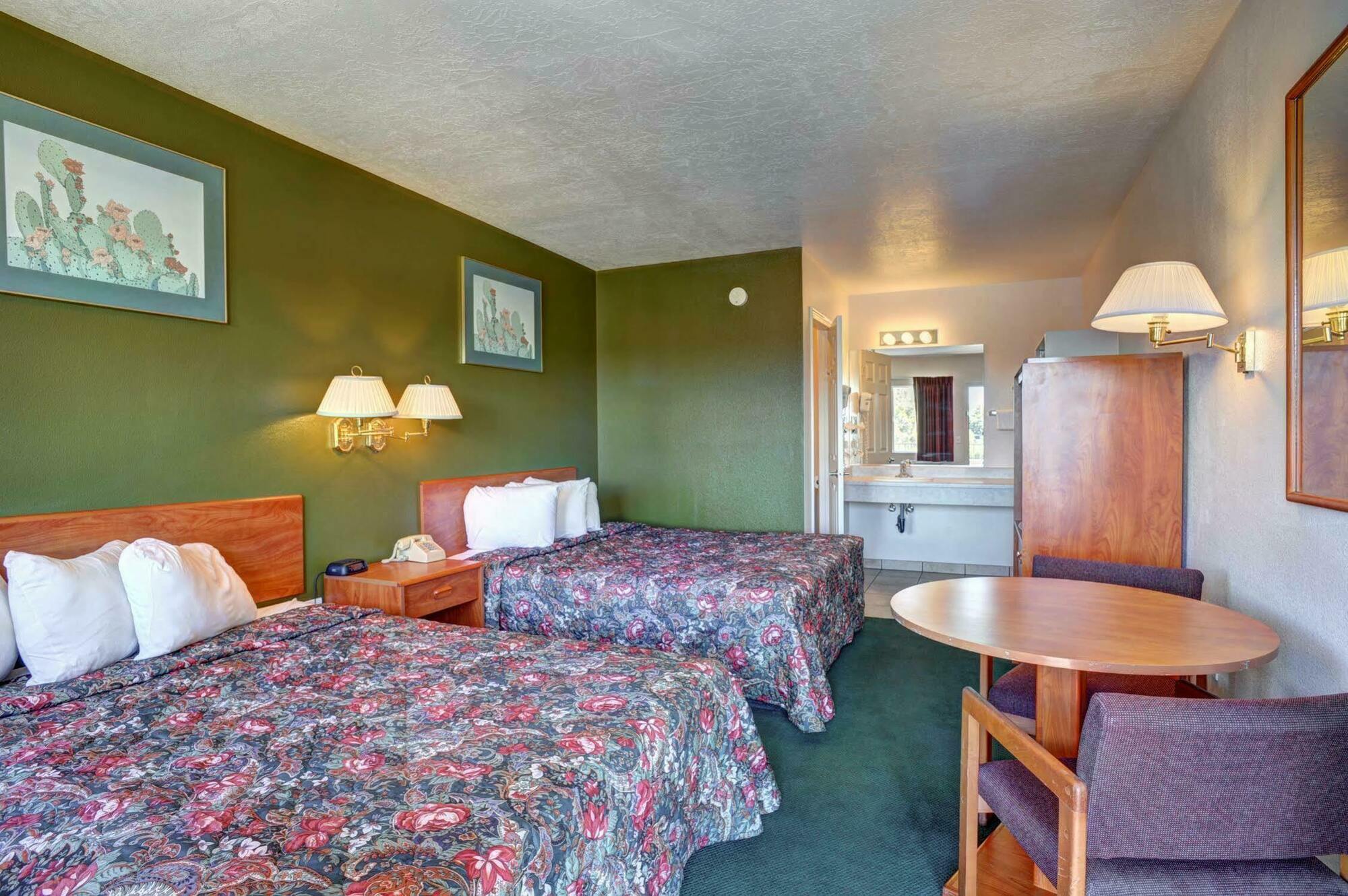 Rodeway Inn Cedar City Exterior photo