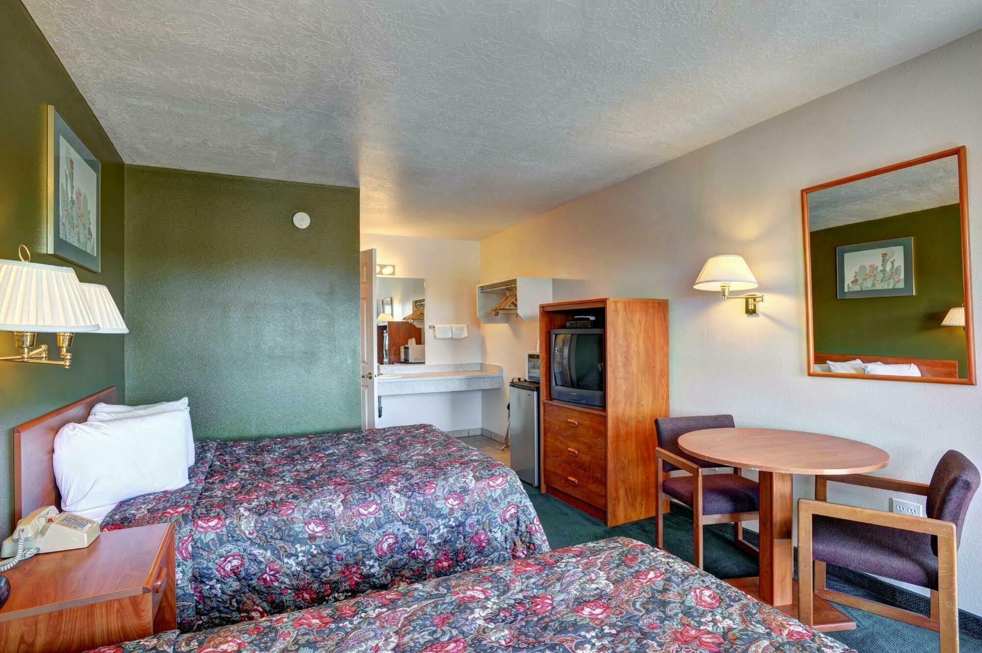 Rodeway Inn Cedar City Exterior photo