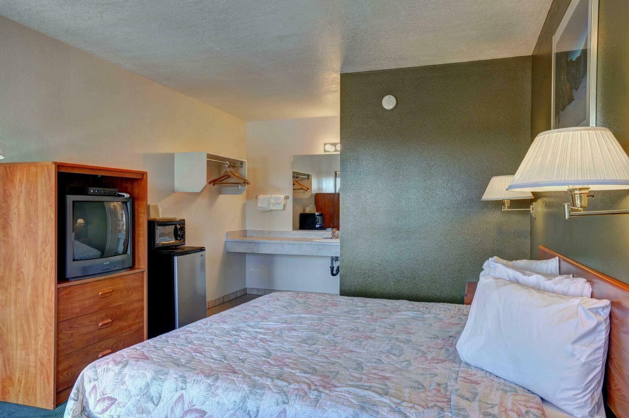 Rodeway Inn Cedar City Exterior photo
