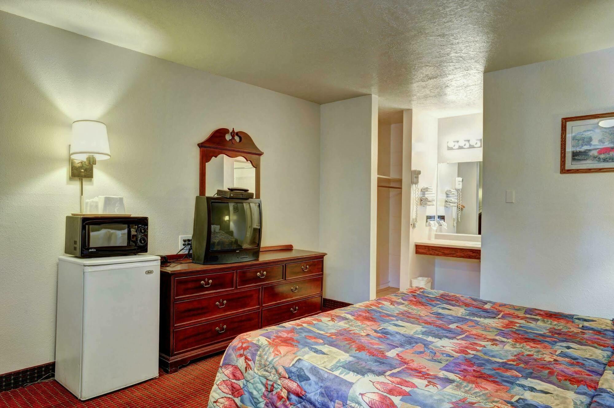 Rodeway Inn Cedar City Exterior photo